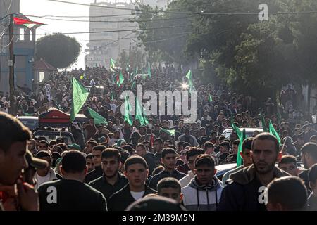 Gaza, bande de Gaza, Palestine. 14th décembre 2022. Les membres et les partisans du mouvement de résistance islamique palestinien Hamas assistent à un rassemblement à Gaza, dans la bande de Gaza, sur 14 décembre 2022, marquant ainsi le 35th anniversaire de la fondation du groupe. Photo de Abdelrahman Ismael/UPI crédit: UPI/Alay Live News Banque D'Images