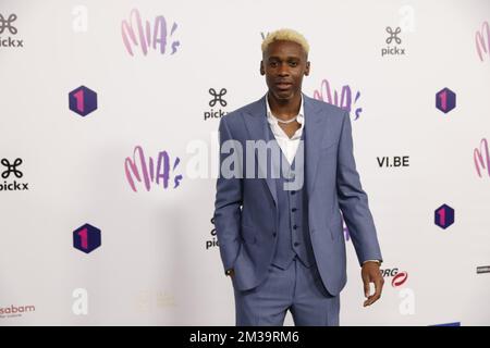 Le musicien Jeremie Makiese photographié sur le tapis rouge à l'arrivée de l'édition 14th du MIA's (Music Industry Award) Award, à Bruxelles, le samedi 30 avril 2022. Les prix MIA sont remis par le VRT et VI.BE. BELGA PHOTO JAMES ARTHUR GEKIERE Banque D'Images