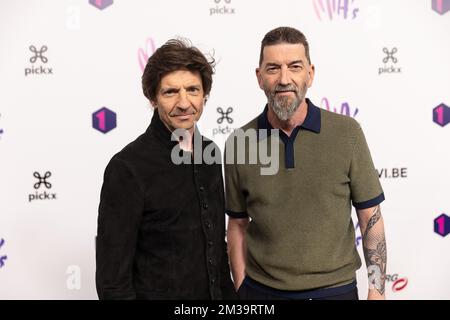 Koen Wauters et Kris Wauters de Clouseau photographiés sur le tapis rouge à l'arrivée de l'édition 14th du MIA's (Music Industry Award) Award, à Bruxelles, le samedi 30 avril 2022. Les prix MIA sont remis par le VRT et VI.BE. BELGA PHOTO JAMES ARTHUR GEKIERE Banque D'Images