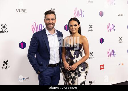 Le chanteur Joris van Rossem aka Metejoor et un invité photographié sur le tapis rouge à l'arrivée de l'édition 14th du MIA's (Music Industry Award) Award, à Bruxelles, le samedi 30 avril 2022. Les prix MIA sont remis par le VRT et VI.BE. BELGA PHOTO JAMES ARTHUR GEKIERE Banque D'Images