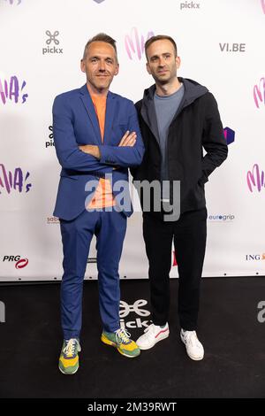 Xavier Taveirne et son mari Bas Pattyn photographiés sur le tapis rouge à l'arrivée de l'édition 14th du MIA (Music Industry Award) Award, à Bruxelles, le samedi 30 avril 2022. Les prix MIA sont remis par le VRT et VI.BE. BELGA PHOTO JAMES ARTHUR GEKIERE Banque D'Images