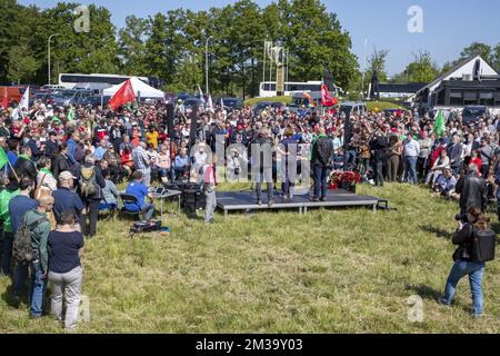 L'illustration montre une grande commémoration de la victoire sur le fascisme, organisée par la coalition du 8 mai, au fort de Breendonk, dimanche 08 mai 2022. La coalition du 8th mai est une collaboration de syndicats, d'organisations et de personnalités de la société civile, du monde culturel et universitaire. Notre objectif principal est de faire de 8 mai, le jour de la victoire sur le fascisme à la fin de la Seconde Guerre mondiale, un jour férié officiel en Belgique. BELGA PHOTO NICOLAS MATERLINCK Banque D'Images