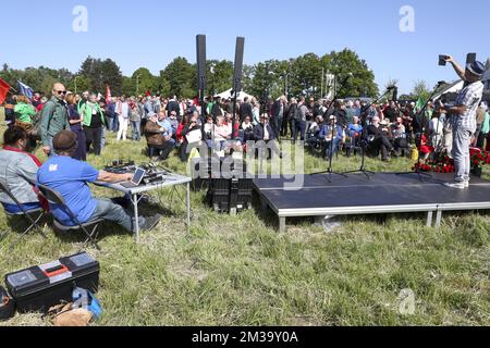 L'illustration montre une grande commémoration de la victoire sur le fascisme, organisée par la coalition du 8 mai, au fort de Breendonk, dimanche 08 mai 2022. La coalition du 8th mai est une collaboration de syndicats, d'organisations et de personnalités de la société civile, du monde culturel et universitaire. Notre objectif principal est de faire de 8 mai, le jour de la victoire sur le fascisme à la fin de la Seconde Guerre mondiale, un jour férié officiel en Belgique. BELGA PHOTO NICOLAS MATERLINCK Banque D'Images