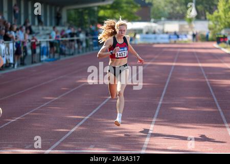 Belge Margo Van Puyvelde photographié en action pendant la course féminine 400m, aux championnats d'athlétisme Flemisch, samedi 14 mai 2022 à Merksem. BELGA PHOTO MARIJN DE KEYZER Banque D'Images