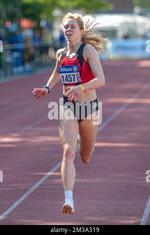 Belge Margo Van Puyvelde photographié en action pendant la course féminine 400m, aux championnats d'athlétisme Flemisch, samedi 14 mai 2022 à Merksem. BELGA PHOTO MARIJN DE KEYZER Banque D'Images