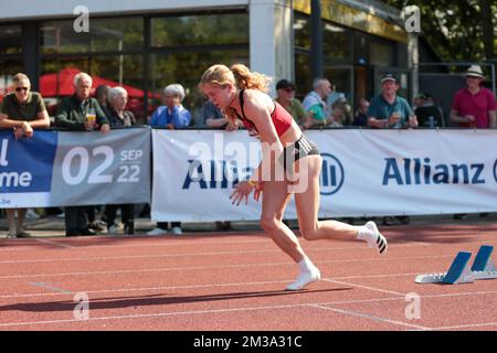 Belge Margo Van Puyvelde photographié en action pendant la course féminine 400m, aux championnats d'athlétisme Flemisch, samedi 14 mai 2022 à Merksem. BELGA PHOTO MARIJN DE KEYZER Banque D'Images