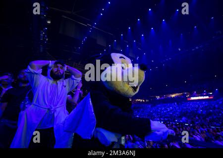 Les fans photographiés lors de la finale du Championnat du monde du jeu de tir à la première personne de Counter-Strike-Global offensive, dimanche 22 mai 2022 à Anvers. BELGA PHOTO KRISTOF VAN ACCOM Banque D'Images