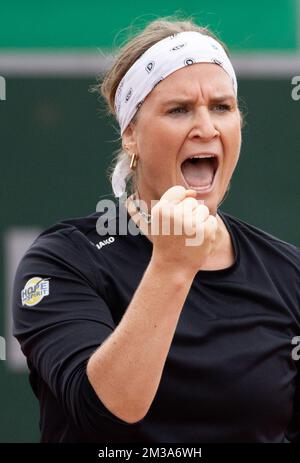 Belge Ysalin Bonaventure photographiée lors d'un match de tennis entre Canadian Andreescu (WTA 72) et Belge Bonaventure (WTA 170), lors de la première partie des singles féminins du tournoi de tennis Roland Garros French Open, à Paris, en France, le lundi 23 mai 2022. Le tournoi de cette année a lieu du 22 mai au 5 juin. BELGA PHOTO BENOIT DOPPAGNE Banque D'Images