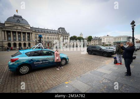 Illustration montre la voiture Google Street View devant le Palais Royal de Bruxelles, lors d'une occasion de presse à l'occasion du 15th anniversaire de la plateforme Google Street View, mardi 24 mai 2022. BELGA PHOTO VIRGINIE LEFOUR Banque D'Images