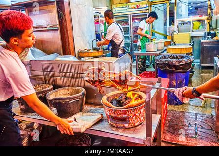BANGKOK, THAÏLANDE - 23 AVRIL 2019 : restaurant chinois dans le quartier de Smapheng dans le quartier chinois avec cuisine extérieure, sur 23 avril à Bangkok, Thaïlande Banque D'Images