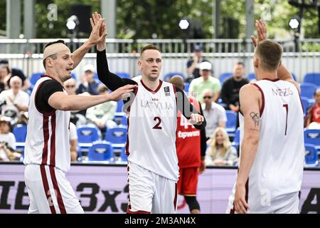 Karlis Lasmanis en Lettonie célèbre après avoir remporté un match de basket-ball 3x3 entre la Lettonie et l'Allemagne, lors de la huitième finale masculine, à la coupe du monde FIBA 2022, le samedi 25 juin 2022, à Anvers. La coupe du monde 2022 de la FIBA 3x3 basket se déroule du 21 au 26 juin à Anvers. BELGA PHOTO TOM GOYVAERTS Banque D'Images