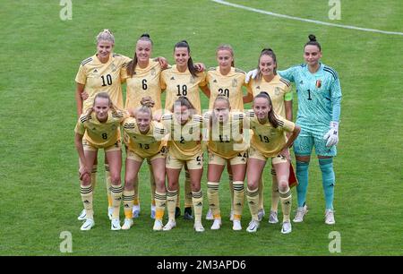 Justine Vanhaevermaet , Tine de Coigny , Laura de Neve , Julie Biesmans , Tessa Wullaert , Nicky Evrard , Felii Delacauw , Elena Dhont , Davina philtjens , Janice Cayman et Sari Kees posant pour la photo de l'équipe avant le match amical entre l'équipe nationale féminine de football belge les flammes rouges et l'équipe nationale féminine de football d'Autriche, à Lier, le dimanche 26 juin 2022. BELGA PHOTO DAVID CATRY Banque D'Images