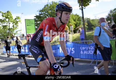 Le Britannique Fred Wright de Bahreïn vainqueur de la photo après la huitième étape de la course cycliste Tour de France, une course de 184km de Dole, France, à Lausanne, Suisse, le samedi 09 juillet 2022. Le Tour de France de cette année a lieu du 01 au 24 juillet 2022. BELGA PHOTO POOL SZYMON GRUCHALSKI - UK OUT Banque D'Images