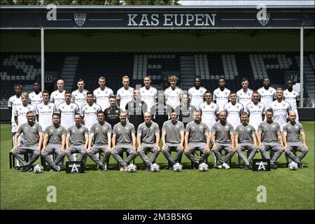 (Haut de la page) 29 Eupen's Isaac Nuhu; 11 Eupen's Konan Ignace n'dri; 14 Eupen's Jerome Deom; 15 Eupen's Gary Magnee; Eupen's Romain Turco; 04 Eupen's James Jeggo; Eupen's Jason Davidson; 12 Eupen's Lorenzo; Eupen's Lorenzo Sierman; Eupen Teupen's Lugan Eupen's Eupen-Lugan; 20 Eupen's Eupen Margari; 13 Eupen's Eupen's Eupen Margari; Eupen's Eupen Argo; 18 Eupen's Amadou Keita; (centre L-R) Rune Paeshuyse d'Eupen; Yentl Van Genechten d'Eupen; Jan Gorenc d'Eupen; 08 Stef Peeters d'Eupen; 99 Goalkeeper d'Eupen Tom Roufosse; Lennart Moser d'Eupen; 33 Eupen's Lupen; 09 Prelupen's Jup's Mulu et Elupen's Eupen; Banque D'Images