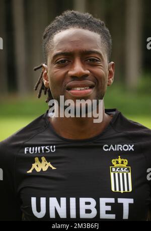 Joris Kayembe, de Charleroi, pose pour le photographe au photoshoot 2022-2023 du club belge Jupiler Pro League Sporting Charleroi, jeudi 14 juillet 2022 à Garderen, pays-Bas. BELGA PHOTO VIRGINIE LEFOUR Banque D'Images