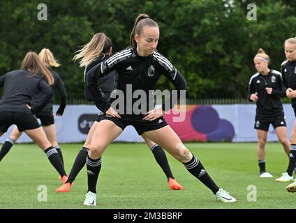 Les Sari Kees de Belgique photographiés lors d'une séance de formation de l'équipe nationale féminine de football belge The Red Flames, jeudi 21 juillet 2022 à Wigan, Angleterre. Vendredi, l'équipe se réunira en Suède dans les quarts de finale du Championnat d'Europe féminine de football 2022 de l'UEFA. BELGA PHOTO DAVID CATRY Banque D'Images