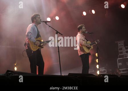 Illustration de la photo montre Delta, Benoît Leclercq et JorJulien est photographié pendant le concert et le feu d'artifice "Belgique célèbre - Belgique viert feest - la Belgique fait la fete", au Parc du Cinquantenaire - Jubelpark, la soirée de la Journée nationale belge, à Bruxelles, le jeudi 21 juillet 2022. BELGA PHOTO HATIM KAGHAT Banque D'Images