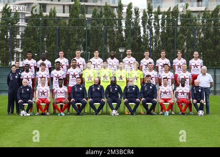 Les joueurs d'Essevee restent à l'arrière de gauche à droite : Novatus Miroshi, Modou Tambedou, Oleksandr Drambaiev, Timothy Derijck, Bent Sormo, Abdulaye Sissako, Borja López, Nicolas Rommens, David Hubert, Lennert Hallaert, Laurens de Bock, rangée du milieu de gauche à droite: Physiothérapeute Simon Cottens, entraîneur physique Jarno de Vleeschauwer, Alieu Fadera, Lukas Willen, Youssef Sylla, Zinho Gano, SEF Van Damme, Louis Bostyn, Sammy Bossut, Martijn Beernaert, Stan Braem, Jelle Vossen, Wout de Buyser, première rangée de gauche à droite : homme matériel Jean-Marie Moerman, Vigen Christensen Lasse, Mamadou Sangaré, vidéo ana Banque D'Images