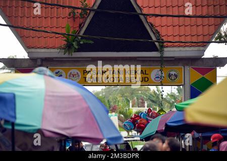 L'entrée au marché du dimanche (Pasar Tani Kekal Tamu) à Kota Belud, Sabah, Bornéo, Malaisie. Banque D'Images