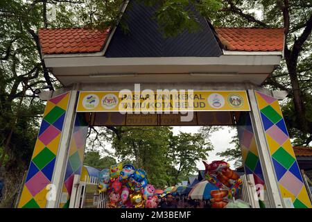 L'entrée au marché du dimanche (Pasar Tani Kekal Tamu) à Kota Belud, Sabah, Bornéo, Malaisie. Banque D'Images