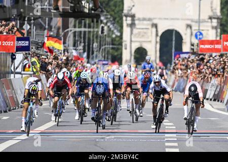 La Dutch Lorena Wiebes remporte la course de cyclisme sur route féminine, dans le cadre des championnats d'Europe Munich 2022, à Munich, en Allemagne, le dimanche 21 août 2022. La deuxième édition des Championnats d'Europe du sport se déroule du 11 au 22 août et compte neuf sports. BELGA PHOTO ERIC LALMAND Banque D'Images