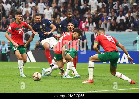 Al Khor, Qatar. 14th Dec, 2022. Kylian Mbappe of France shoots at goal during the 2022 FIFA World Cup Semi-Final match at Al Bayt Stadium in Al Khor, Qatar on December 14, 2022. Photo by Chris Brunskill/UPI Credit: UPI/Alamy Live News Banque D'Images