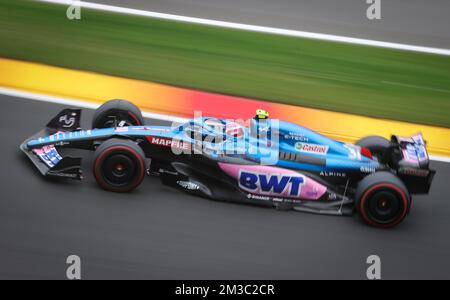 Esteban Ocon, pilote français alpin du BWT, photographié en action lors de la troisième séance d'entraînement à la course du Grand Prix F1 de Belgique, à Spa-Francorchamps, le samedi 27 août 2022. Le Grand Prix de Formule 1 Spa-Francorchamps a lieu ce week-end, de 26 août à 28 août. BELGA PHOTO VIRGINIE LEFOUR Banque D'Images