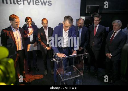 John Jakobsen, PDG du groupe Merlin, a présenté une photo lors d'une conférence de presse concernant le projet Legoland qui sera mis en œuvre sur le site de l'ancienne usine Caterpillar à Charleroi, au nouveau Lego Discovery Centre du centre commercial Docks à Schaerbeek-Schaarbeek, Bruxelles, le mardi 30 août 2022. BELGA PHOTO HATIM KAGHAT Banque D'Images