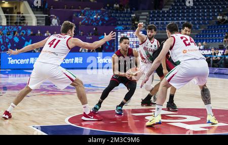 Emmanuel Lecomte de Belgique, Deyan Karamfilov de Bulgarie photographié lors d'un match de basket-ball entre la Bulgarie et les Lions belges, mercredi 07 septembre 2022, à Tbilissi, Géorgie, jeu 5/5 dans le groupe A du tournoi Eurobasket 2022. Le championnat européen de basket-ball a lieu de 1 septembre à 18 septembre. BELGA PHOTO NIKOLA KRSTIC Banque D'Images