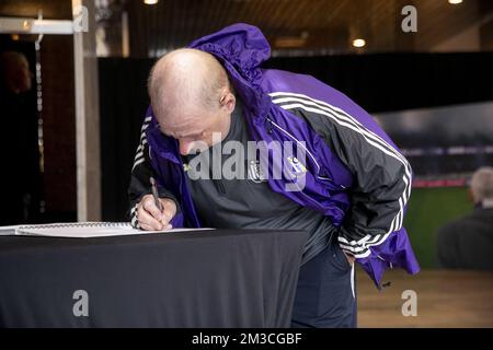 L'illustration montre un hommage à l'ancien joueur et directeur du RSCA Michel Verschueren, samedi 23 juillet 2022 à X, Bruxelles. « Monsieur Michel » est décédé plus tôt cette semaine. Les fans et les amis du club de football RSC Anderlecht peuvent lui rendre hommage dans le stade du club « Lotto Park » anciennement connu sous le nom de « constant Vanden Stockstadion ». BELGA PHOTO HATIM KAGHAT Banque D'Images