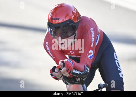 Norwegian Tobias Foss photographié en action pendant le procès individuel de l'élite masculine aux Championnats du monde de route UCI Cycling 2022, à Wollongong, Australie, dimanche 18 septembre 2022. Les mondes ont lieu du 18 au 25 septembre. BELGA PHOTO DIRK WAEM Banque D'Images