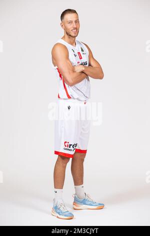 Louis Hazard de Bruxelles pose à un photoshop de l'équipe belge de basket-ball Circus Brussels Basketball, devant la Ligue BNXT 2022-2023, le mercredi 21 septembre 2022 à Bruxelles. BELGA PHOTO JAMES ARTHUR GEKIERE Banque D'Images