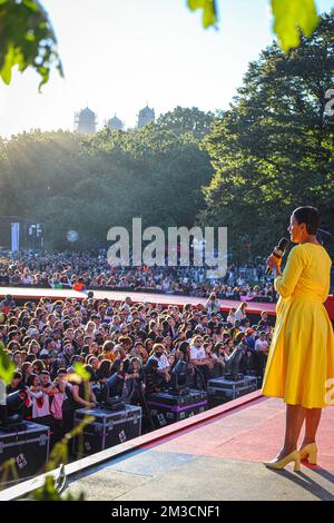 ATTENTION EDITOR: HANDOUT PICTURE, NO SALES ce document, distribué par le cabinet de la ministre Kitir montre la ministre de la coopération au développement Meryame Kitir Speeching au Global Citizen Festival à New York City, Etats-Unis d'Amérique, le dimanche 25 septembre 2022. COFFRET PHOTO BELGA KITIR Banque D'Images