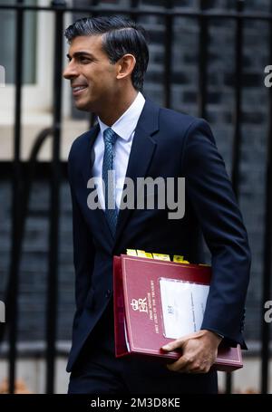 Londres, Royaume-Uni. 14th décembre 2022. Le Premier ministre Rishi Sunak quitte le 10 Downing Street pour que le Parlement prenne les dernières questions du Premier ministre de l'année à Londres. Crédit : SOPA Images Limited/Alamy Live News Banque D'Images