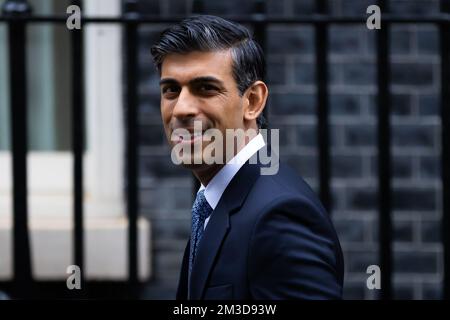 Londres, Royaume-Uni. 14th décembre 2022. Le Premier ministre Rishi Sunak quitte le 10 Downing Street pour que le Parlement prenne les dernières questions du Premier ministre de l'année à Londres. (Photo de Tejas Sandhu/SOPA Images/Sipa USA) Credit: SIPA USA/Alay Live News Banque D'Images