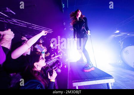 Milan, Italie. 14th décembre 2022. Chrissy Costanza, du groupe pop-rock américain contre les spectacles actuels, vit au Legend Club de Milan. Crédit : SOPA Images Limited/Alamy Live News Banque D'Images