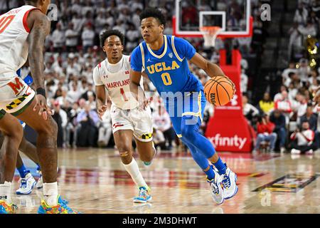 College Park, Maryland, États-Unis. 14th décembre 2022. Le garde des Bruins de l'UCLA Jaylen Clark (0) dribbles le ballon pendant le match de basket-ball de la NCAA entre les Bruins de l'UCLA et les Terrapins du Maryland au Xfinity Center à College Park, MD. Reggie Hildred/CSM/Alamy Live News Banque D'Images