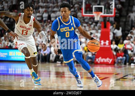 College Park, Maryland, États-Unis. 14th décembre 2022. Le garde des Bruins de l'UCLA Jaylen Clark (0) dribbles le ballon pendant le match de basket-ball de la NCAA entre les Bruins de l'UCLA et les Terrapins du Maryland au Xfinity Center à College Park, MD. Reggie Hildred/CSM/Alamy Live News Banque D'Images