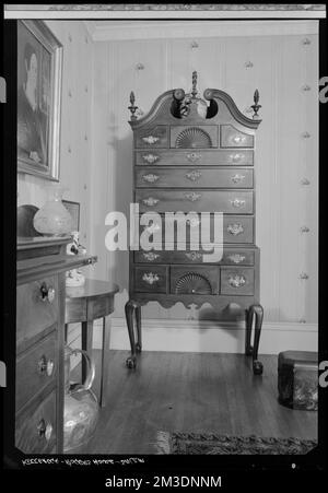 Kitterege-Rogers House, Salem: Intérieur, highboy, coffres. Collection de négatifs photographiques Samuel Chamberlain Banque D'Images