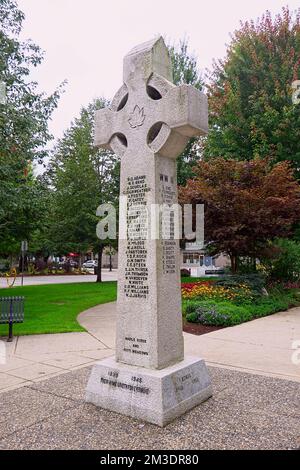 Cenotaph de la Seconde Guerre mondiale situé dans le parc commémoratif Maple Ridge, Maple Ridge, B. C., Canada. Banque D'Images