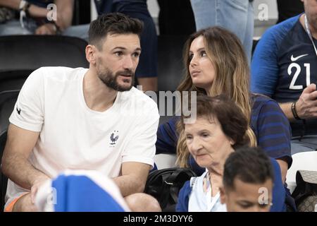 Al Khor, Qatar. 14th décembre 2022. Le gardien de but de France Hugo Lloris célèbre avec sa femme Marine Lloris crédit: Abaca Press/Alamy Live News Banque D'Images