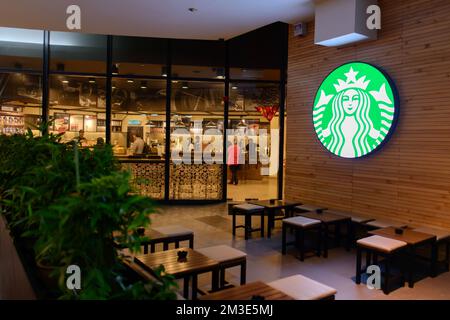 KUALA LUMPUR, MALAISIE-MAI 11 : café Starbucks sur 1 mai 2014 à Kuala Lumpur, Malaisie. Starbucks Corporation est une société américaine de café et Banque D'Images