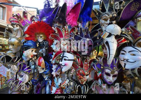 VENISE - SEPTEMBRE 14: magasin de masques de carnaval de rue sur 14 septembre 2014 à Venise, Italie. Le Carnaval de Venise est un festival annuel qui se tient à Venise Banque D'Images