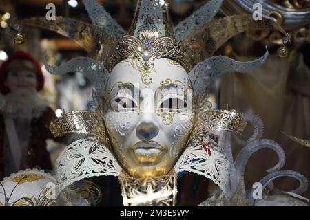 VENISE - SEPTEMBRE 14: magasin de masques de carnaval de rue sur 14 septembre 2014 à Venise, Italie. Le Carnaval de Venise est un festival annuel qui se tient à Venise Banque D'Images