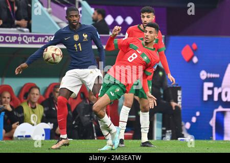 De gauche à droite: Ousmane DEMBELE (FRA), action, duels contre ONAHI Azzedine (MAR). Bonjour: MAZRAOUI Noussair (MARS). Demi-finale, demi-finale 62, France (FRA) - Maroc (MAR) 2-0, on 14 décembre 2022, coupe du monde de football 20122 du stade Al Bayt au Qatar, de 20 novembre. - 18.12.2022 ? Banque D'Images