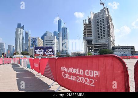 Doha, Katar. 12th décembre 2022. Hocheuser, gratte-ciel West Bay.chantier de construction, coquille d'un gratte-ciel, chantier de construction, rampe de construction. Coupe du monde de football 2022 au Qatar à partir de 20,11. - 18.12.2022 ? Credit: dpa/Alay Live News Banque D'Images