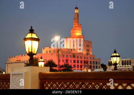 Doha, Katar. 12th décembre 2022. La Mosquée Souq Waqif illuminée. Coupe du monde de football 2022 au Qatar à partir de 20,11. - 18.12.2022 ? Credit: dpa/Alay Live News Banque D'Images