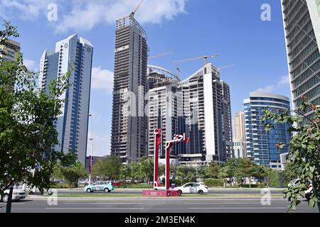 Doha, Katar. 12th décembre 2022. Hocheuser en construction, gratte-ciels dans West Bay.Skyline.chantier de construction, construction, boom de construction. Coupe du monde de football 2022 au Qatar à partir de 20,11. - 18.12.2022 ? Credit: dpa/Alay Live News Banque D'Images