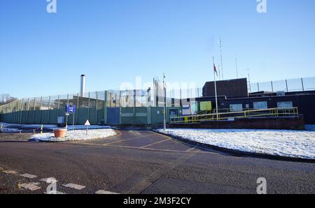 HMP Huntercombe dans l'Oxfordshire où Boris Becker aurait été transféré. Le triple champion de Wimbledon a été libéré de prison après avoir purgé seulement huit mois de sa peine et est maintenant déporté du Royaume-Uni. Becker a été emprisonné pendant deux ans et demi en avril pour avoir caché £2,5 millions d'actifs et de prêts pour éviter de payer ses dettes. Date de la photo: Jeudi 15 décembre 2022. Banque D'Images
