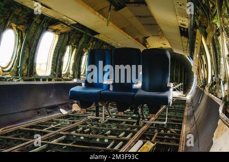 Cabine d'un avion abandonné, l'intérieur du navire Banque D'Images